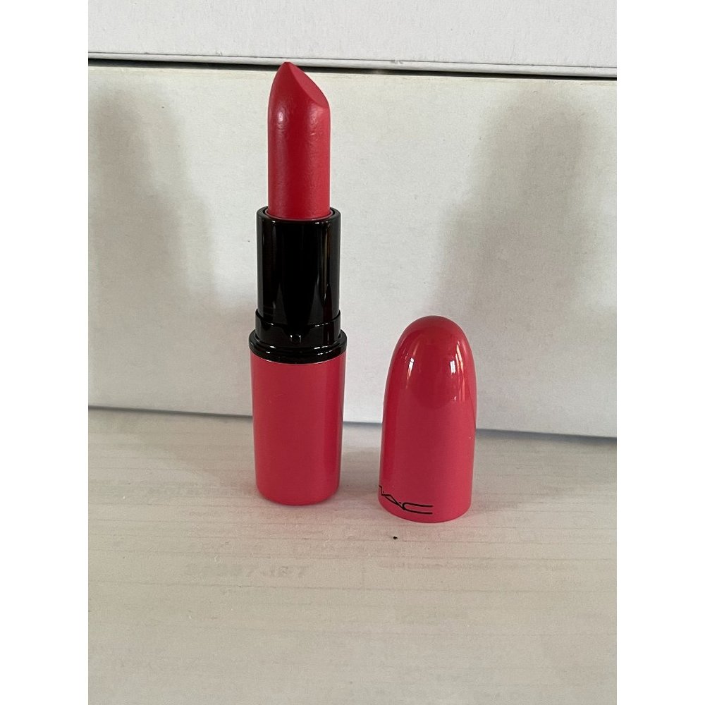 MAC Full Retro matte lipstick RELENTLESSLY RED